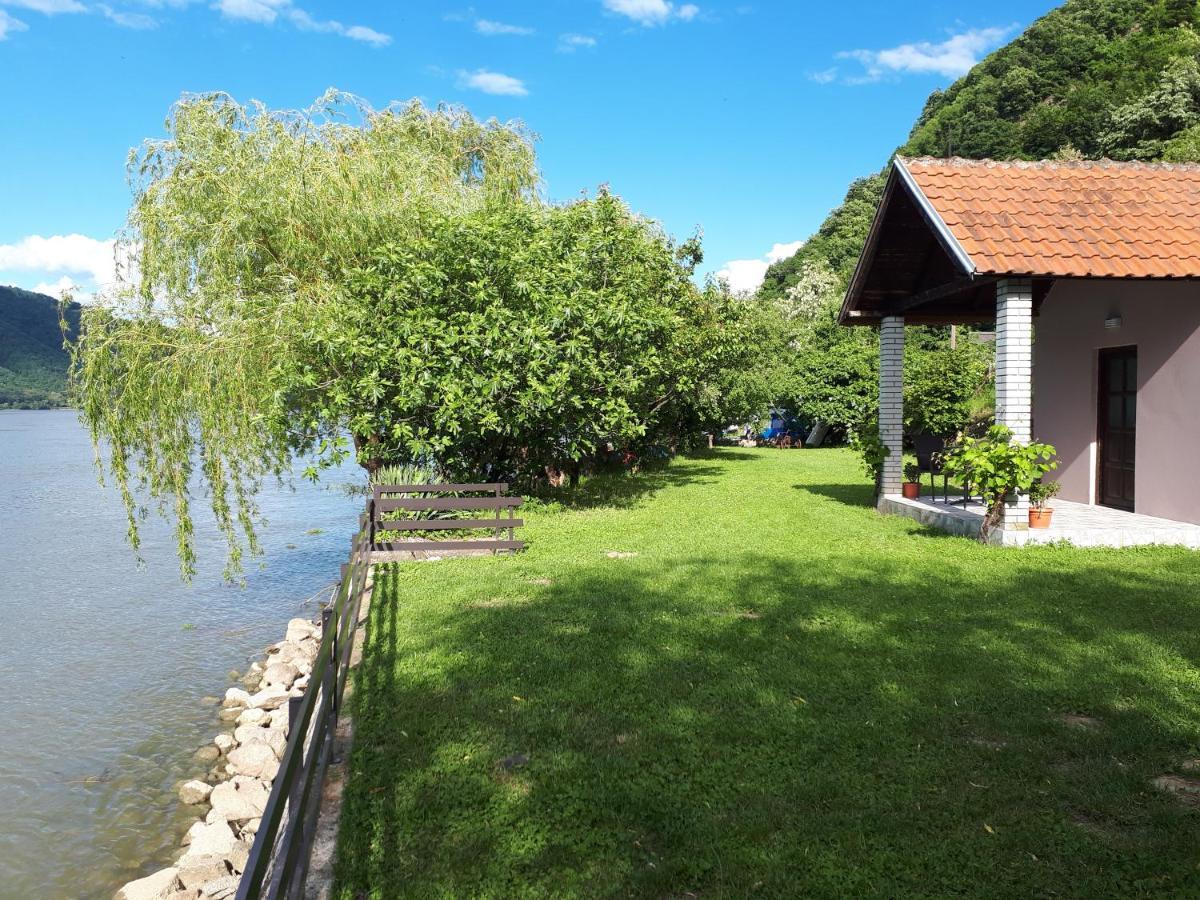 Dedin Raj Golubac Exterior foto